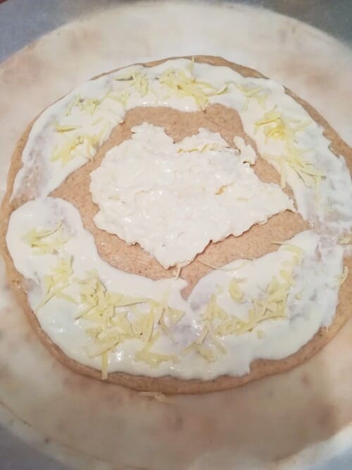 1ère étape du façonnage du khachapuri d'Adjarie