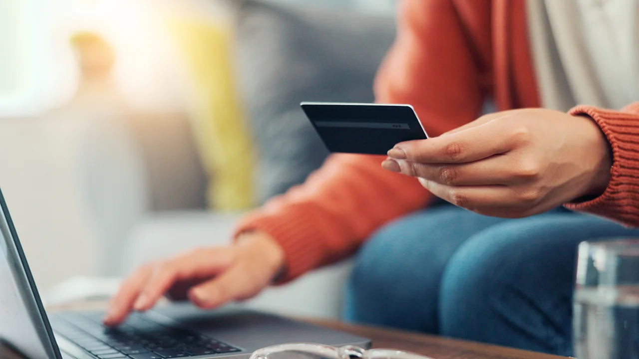 Illustration : achats en ligne sécurisés pendant les soldes
