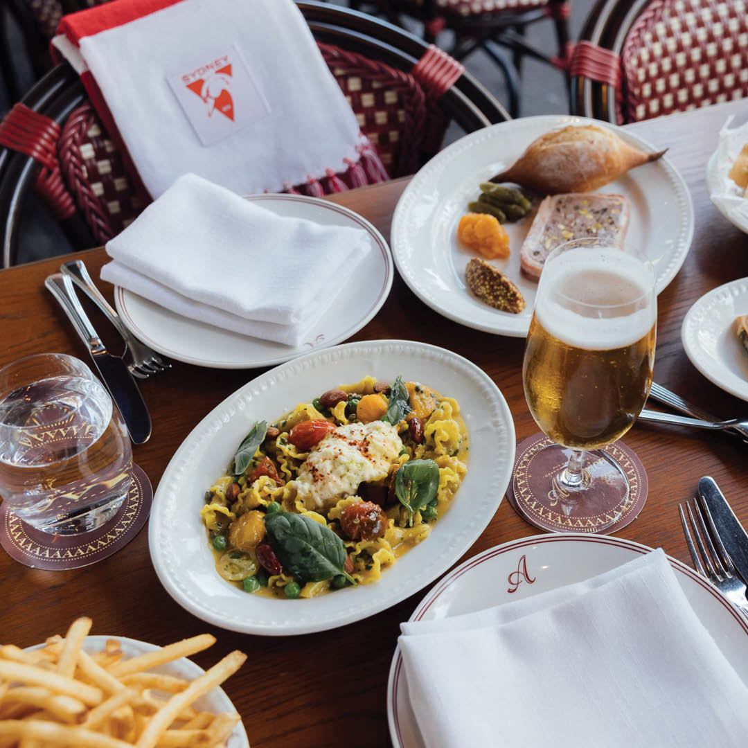 Rendezvous express set menu at Armorica, with pasta, fries and a cold beer before an event