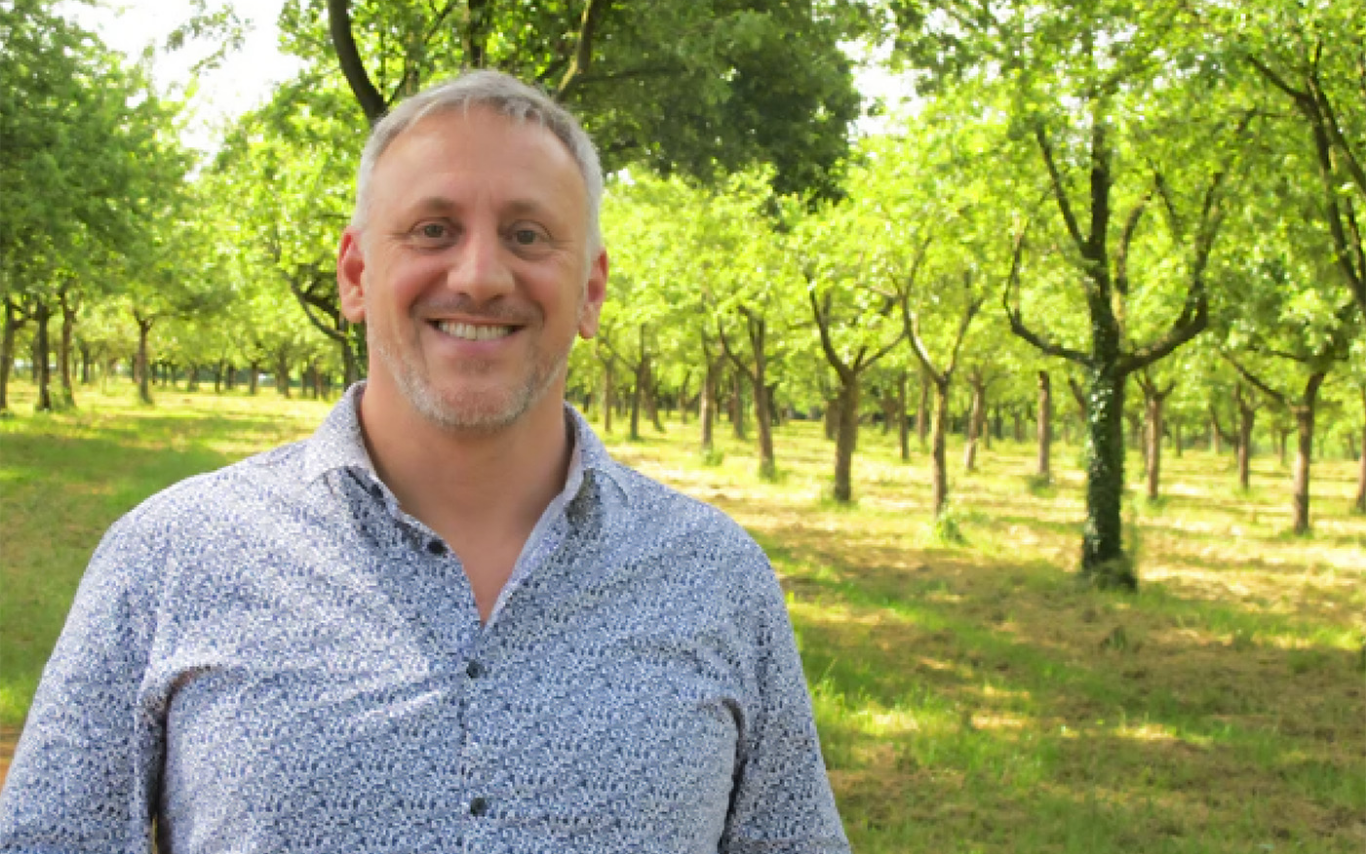 Sasha Crommar of Cidre Kystin in an orchard.