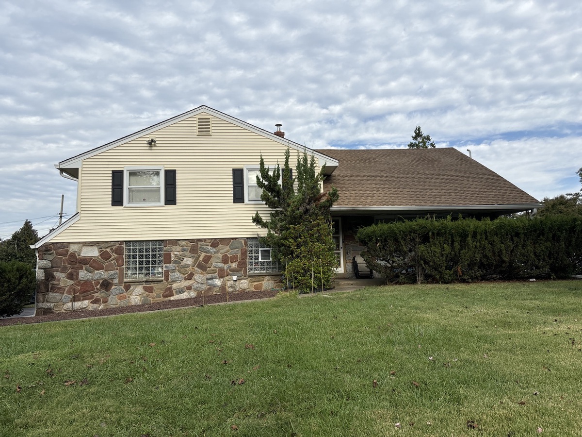 Southampton, PA area home with new windows, roof, and siding from Impriano Roofing & Siding