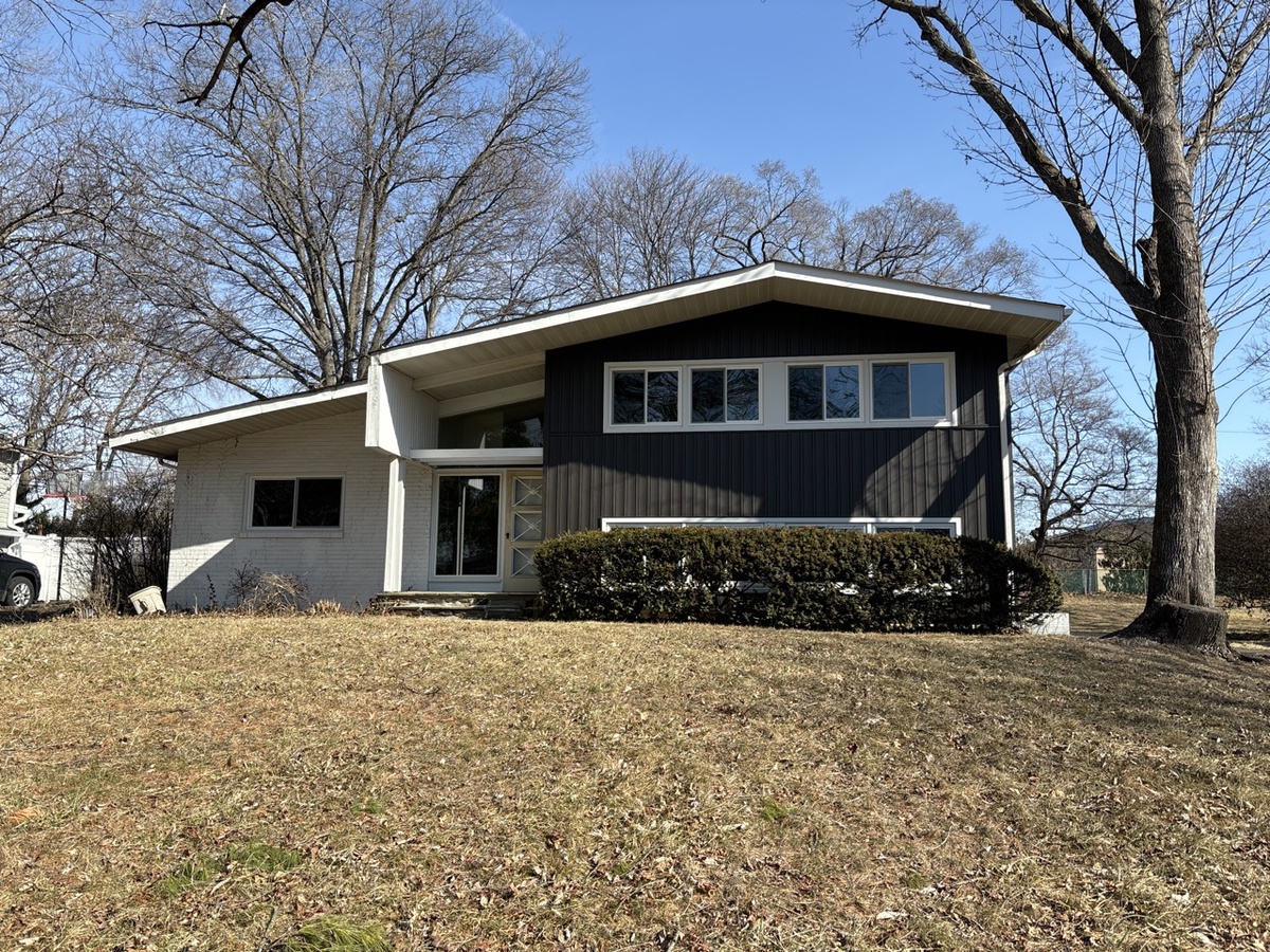 Glenside, PA area home with new roofing, siding, windows, and doors from Impriano Roofing & Siding
