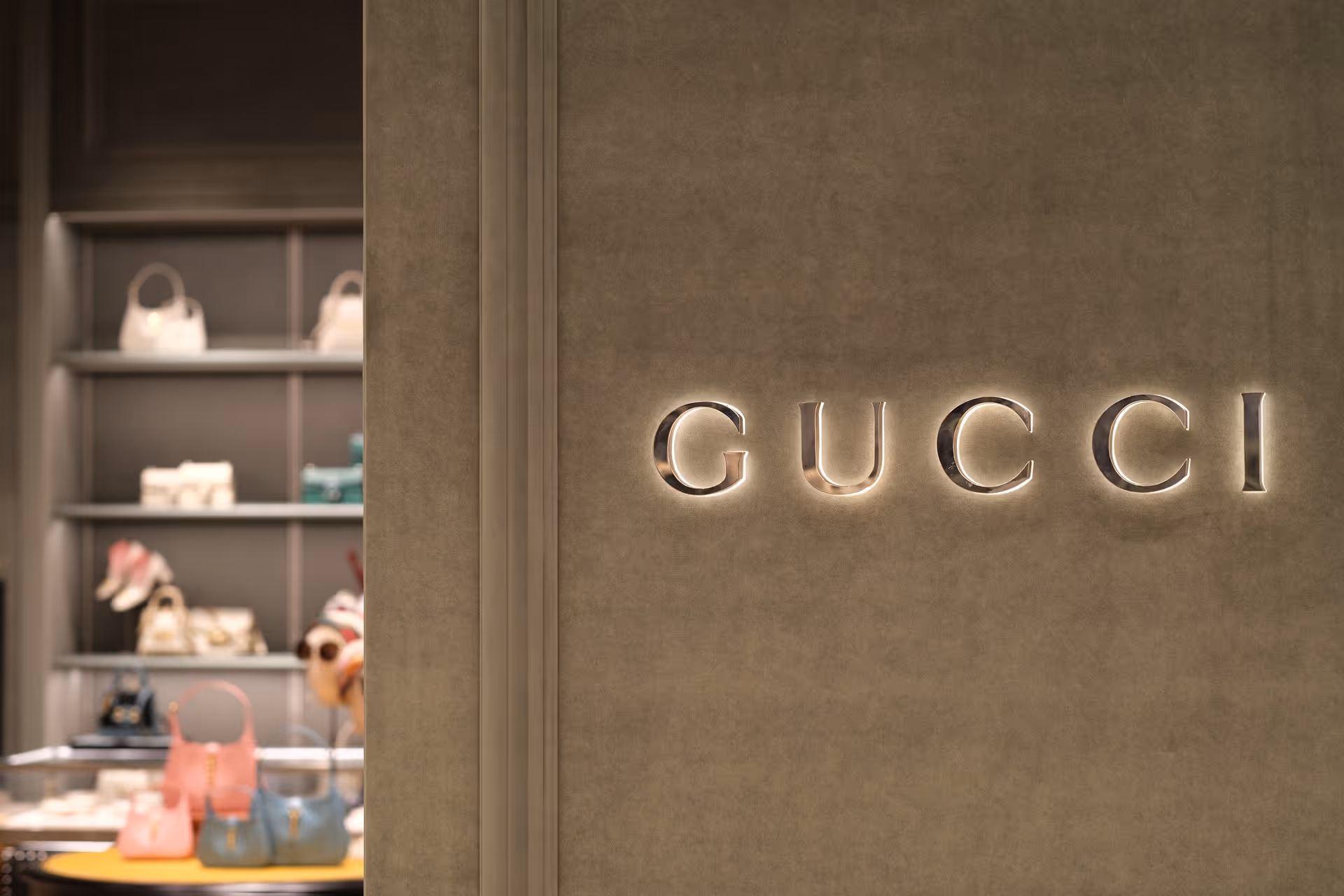 UPC rules that Gucci does not infringe leather printing patent