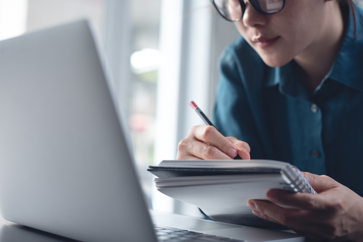 How can procurement professionals create the right shortlist of IP firms for a tender?