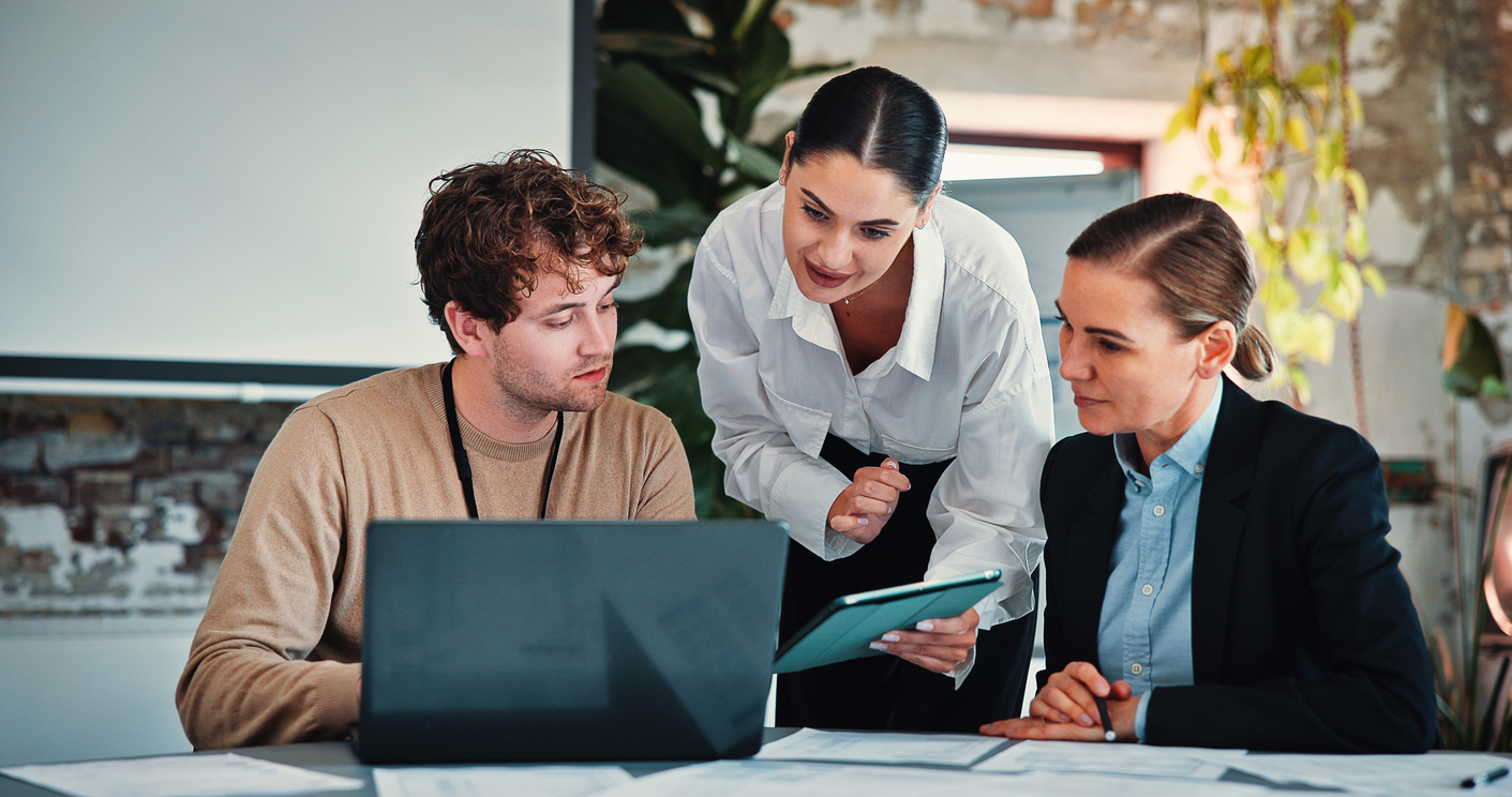 What are the critical success factors procurement managers should prioritise when selecting an IP firm from tender responses?