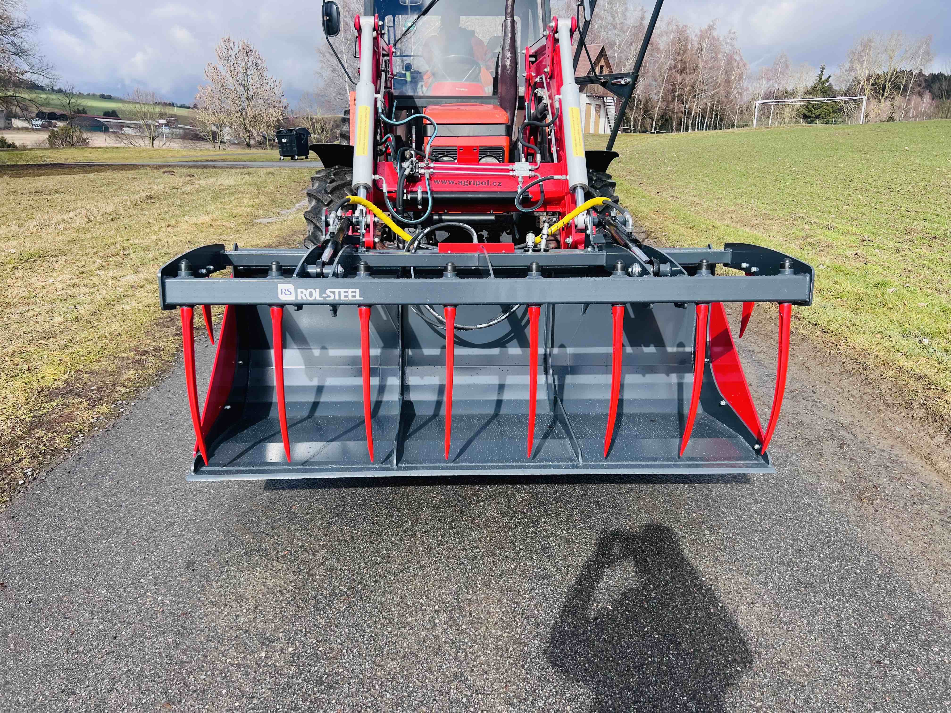 Lopata s přidržovačem Roll-steel