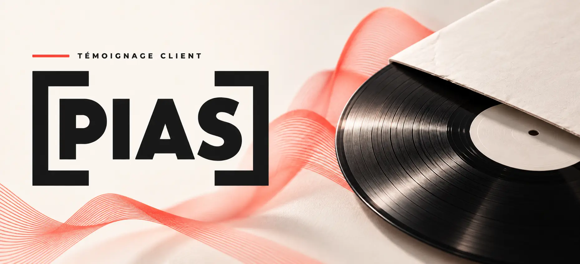 Bannière du témoignage client PIAS avec le logo PIAS, un disque vinyle et des ondes sonores corail.