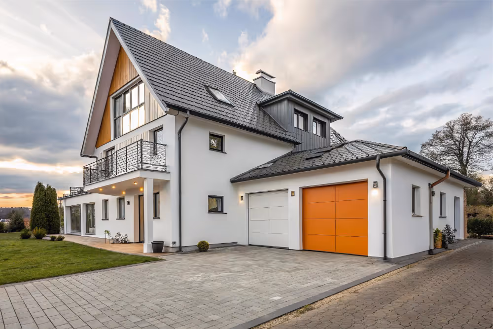 Außenaufnahme eines freistehenden Einfamilienhauses