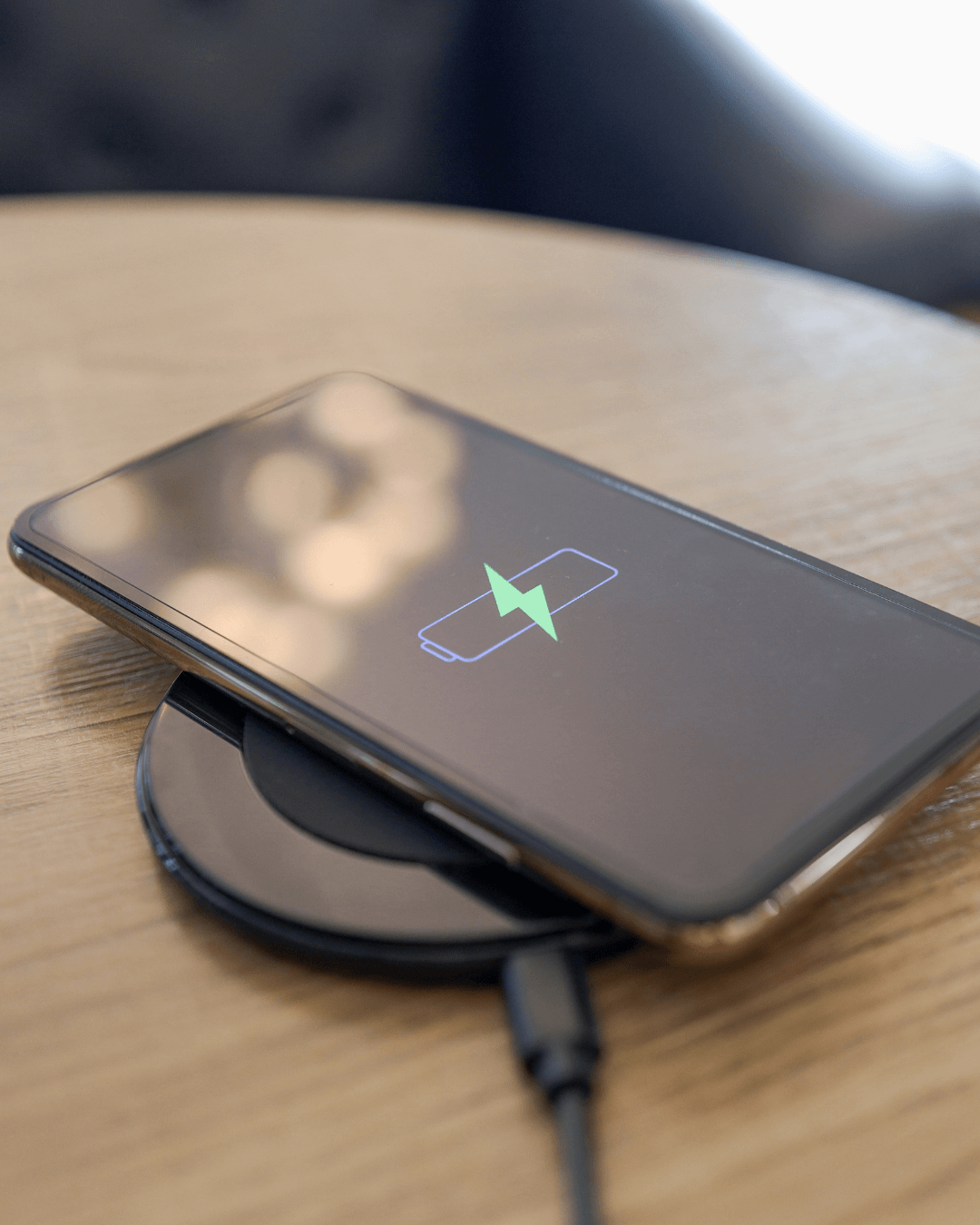 Phone charging wirelessly using scheduled smart plug power control