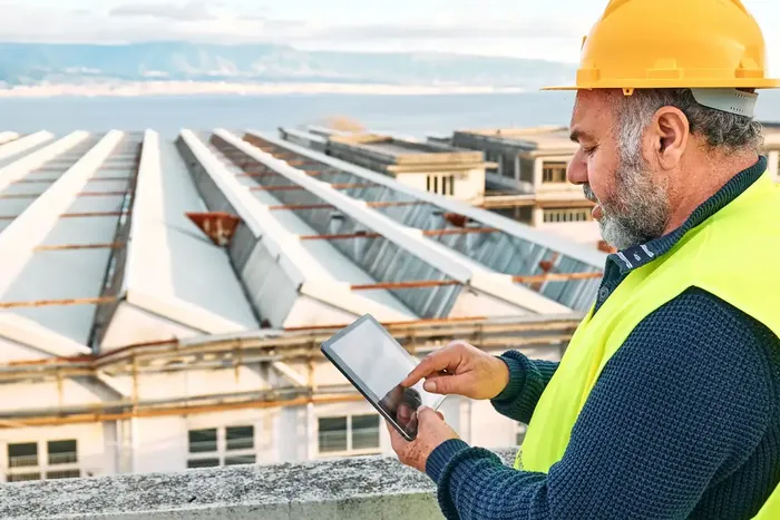 Why Roofing Contractors Need Mobile Technology