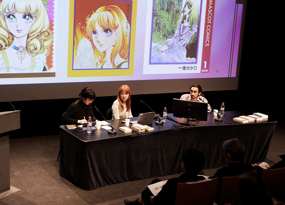 Rei Yoshimura (au centre) et Bruno Pham (à droite) lors de la conférence Le monde du shojo