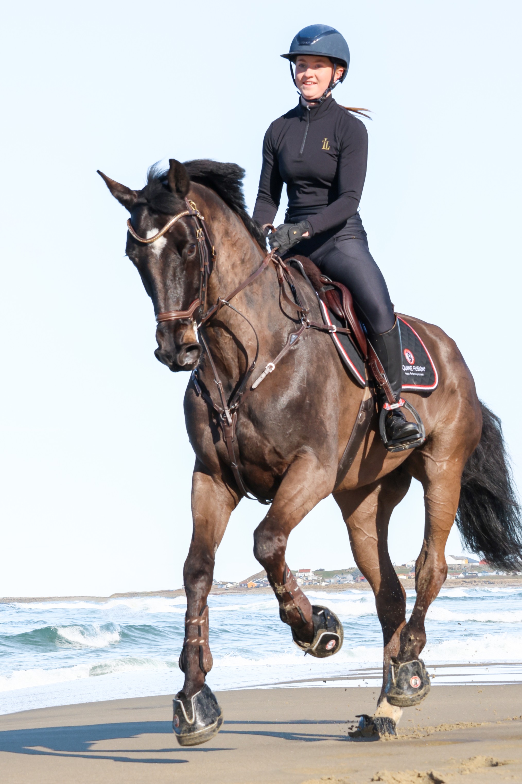 Horse riding with Active Jogging Shoes on the beach