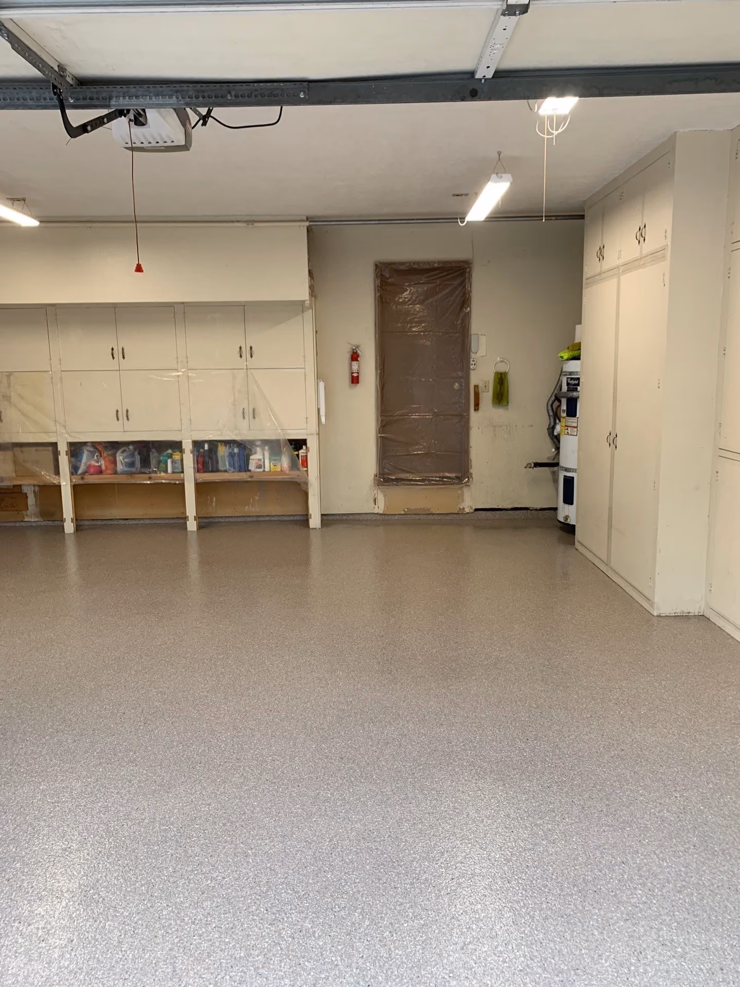 Fieldstone Enviroflake epoxy flake floor by Cascade Concrete Coatings