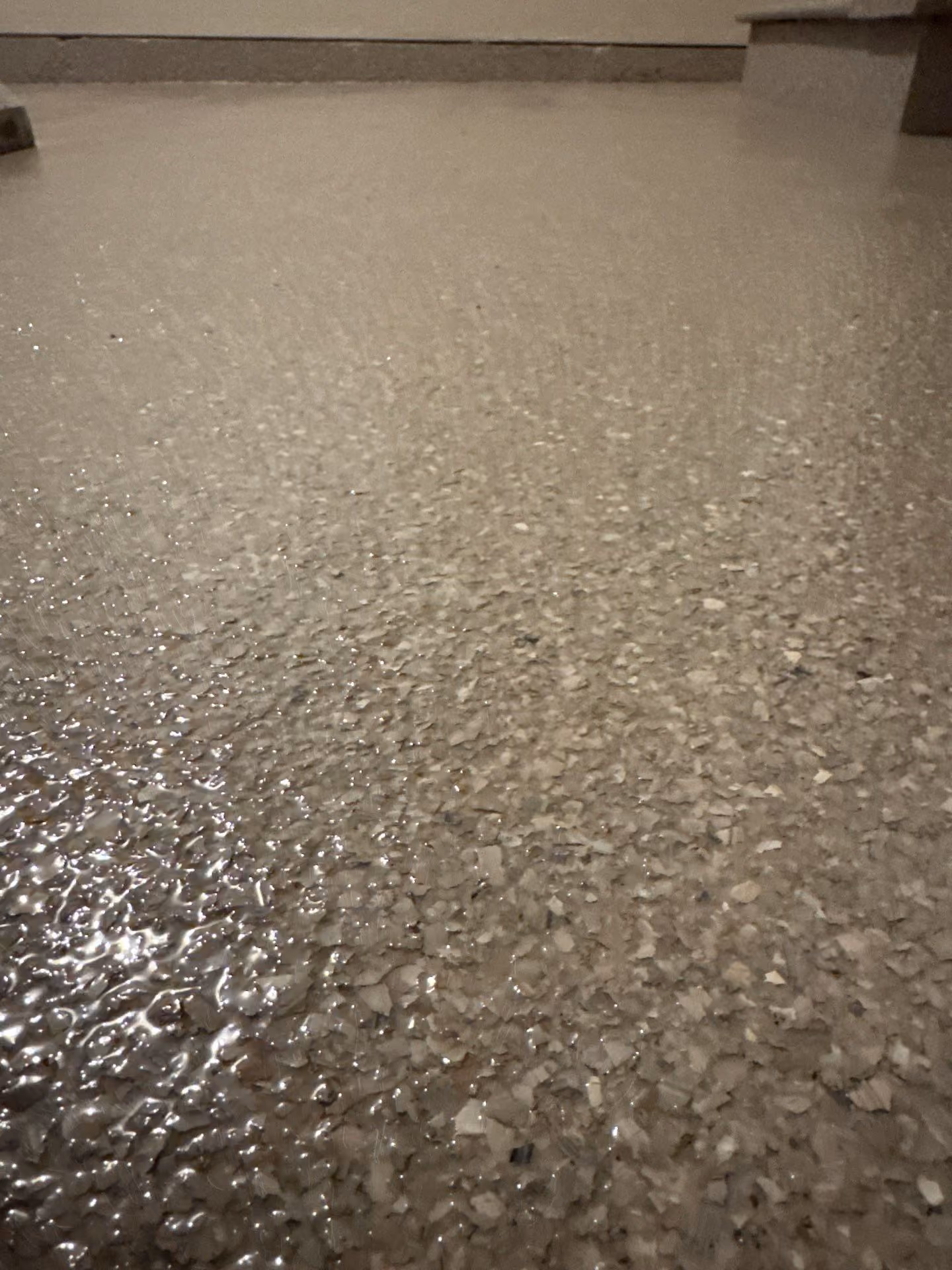 Fieldstone Enviroflake epoxy flake floor by Cascade Concrete Coatings