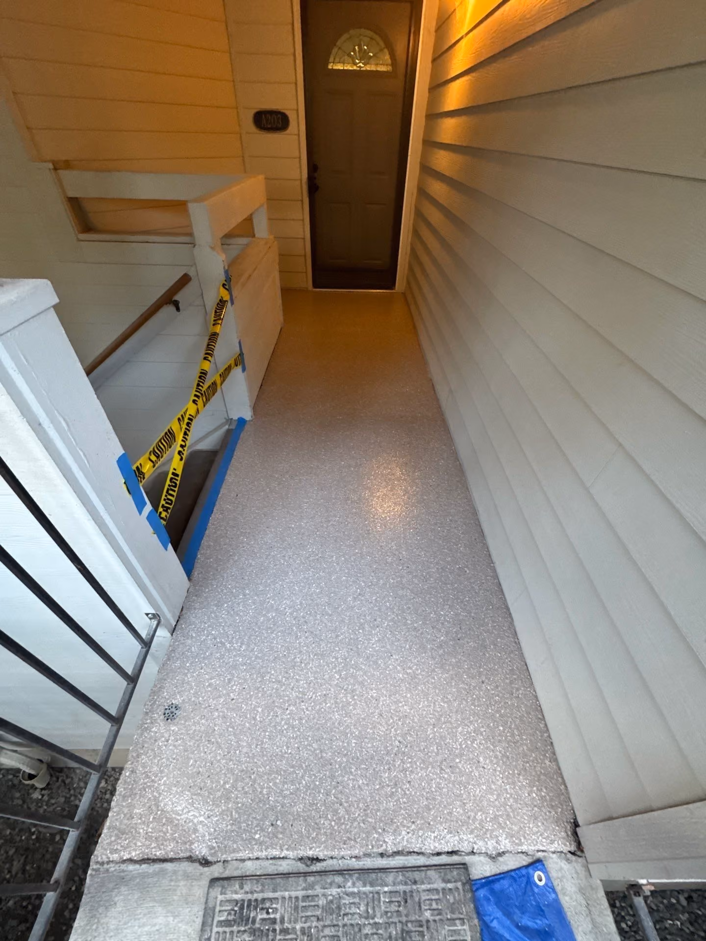 Fieldstone Enviroflake epoxy flake floor by Cascade Concrete Coatings