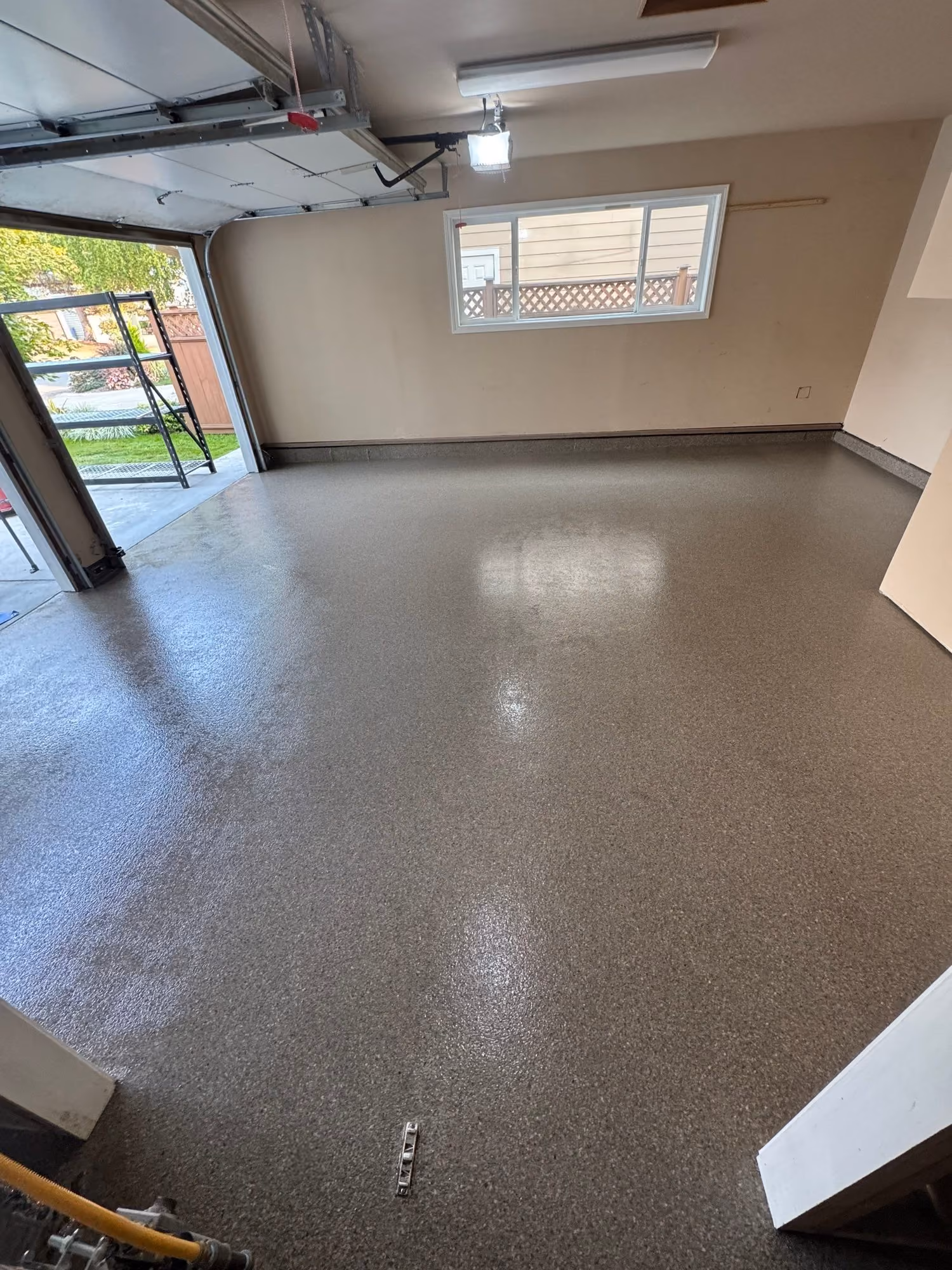 Flint Enviroflake epoxy flake floor by Cascade Concrete Coatings
