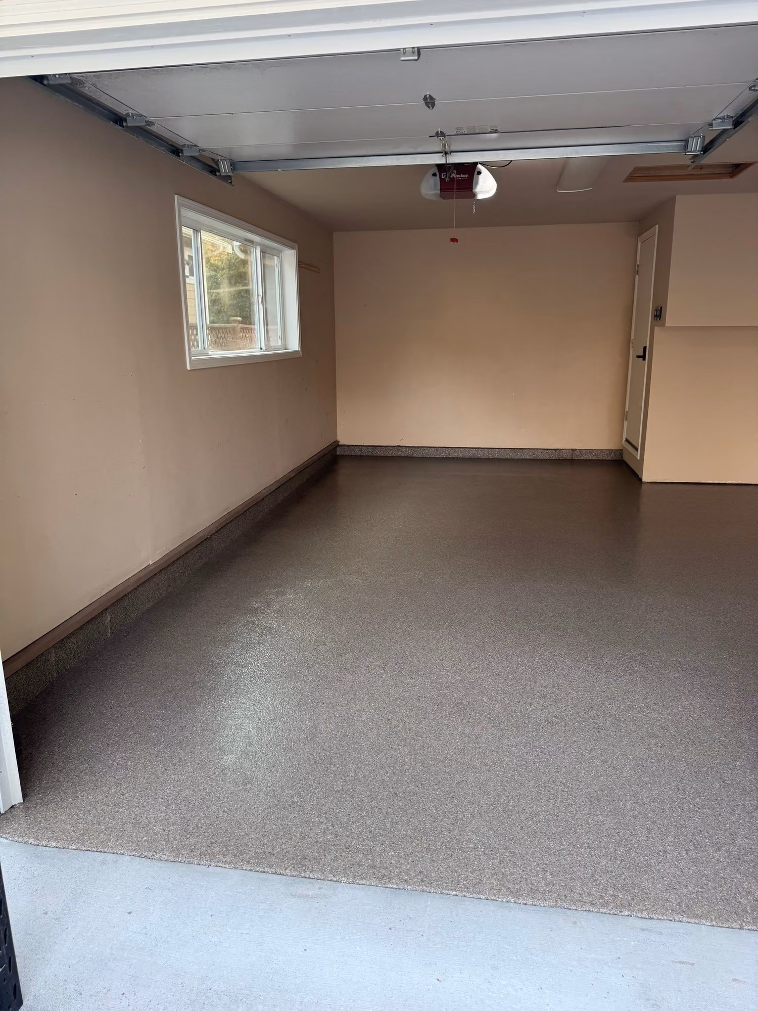 Flint Enviroflake epoxy flake floor by Cascade Concrete Coatings