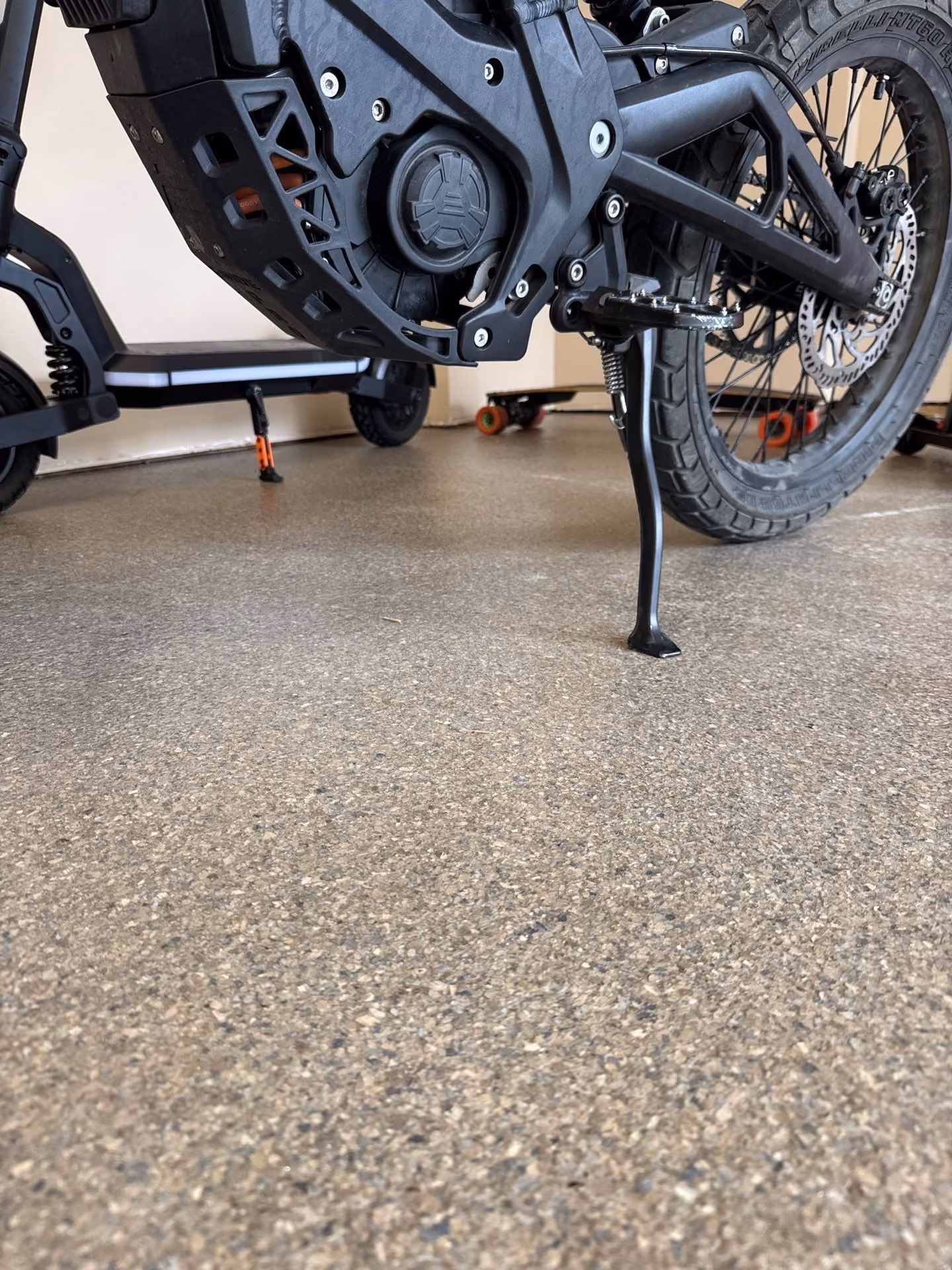Flint Enviroflake epoxy flake floor by Cascade Concrete Coatings