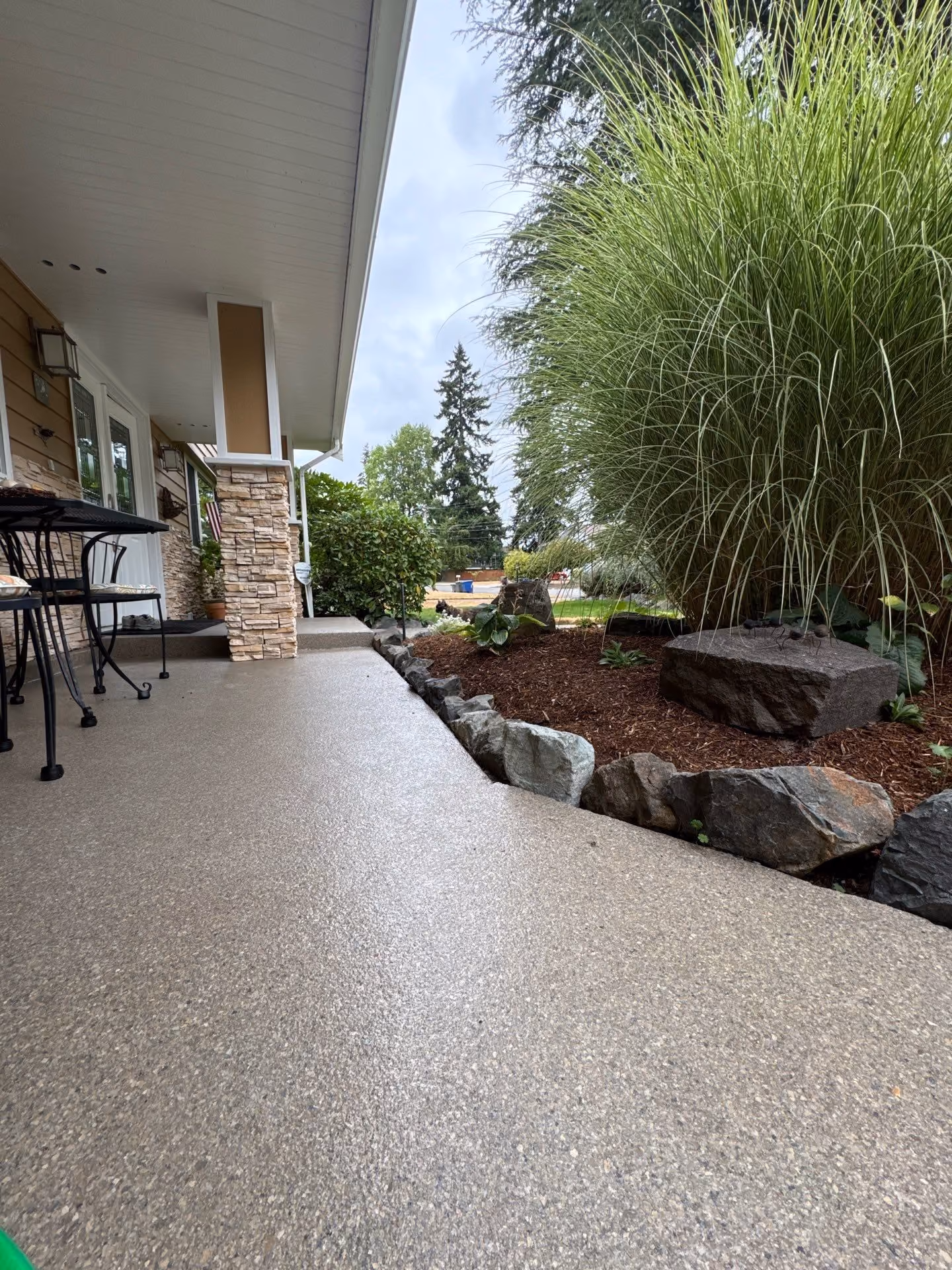 Flint Enviroflake epoxy flake floor by Cascade Concrete Coatings