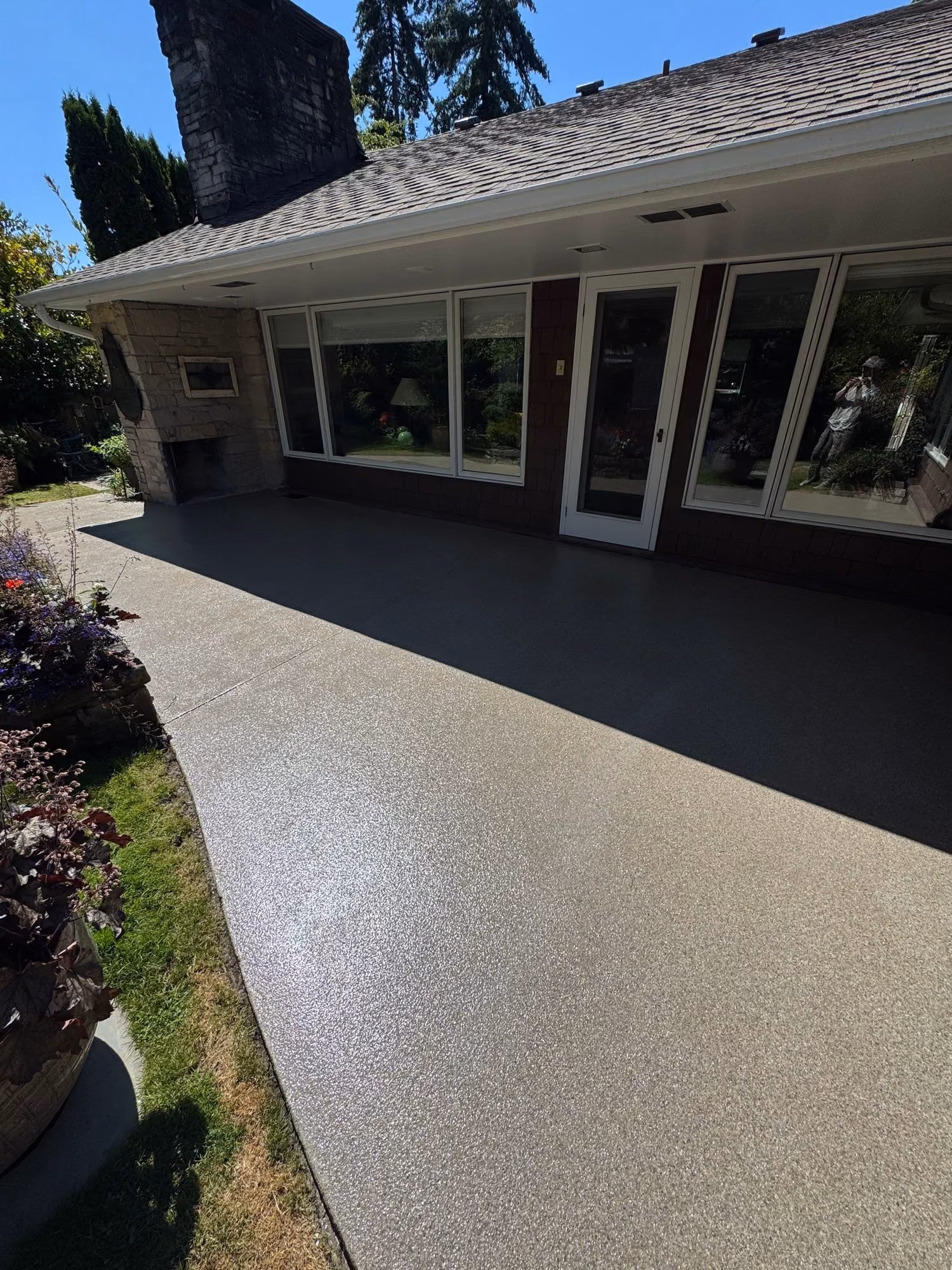 Flint Enviroflake epoxy flake floor by Cascade Concrete Coatings