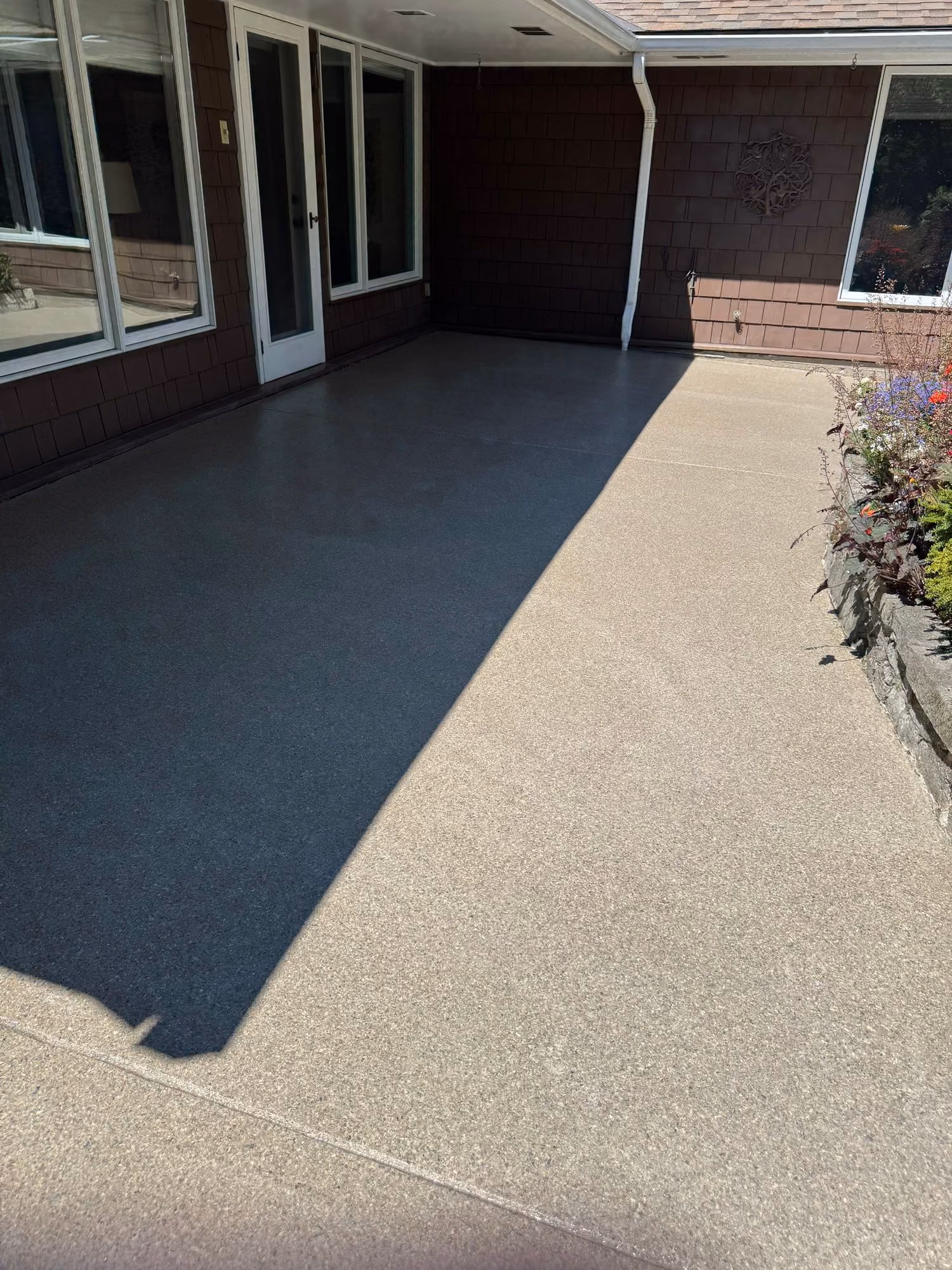 Flint Enviroflake epoxy flake floor by Cascade Concrete Coatings
