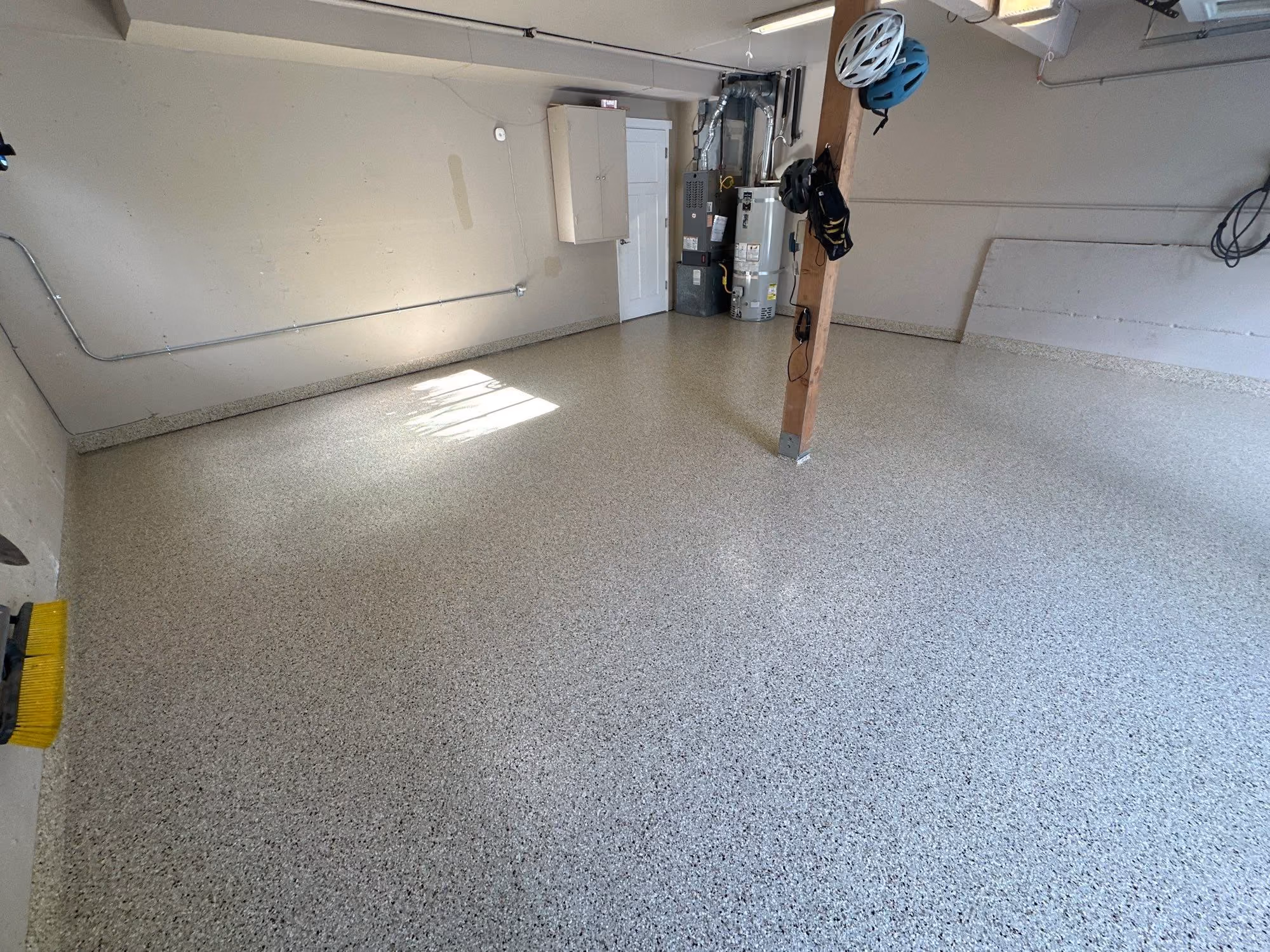 Driftwood Evolution epoxy flake floor by Cascade Concrete Coatings