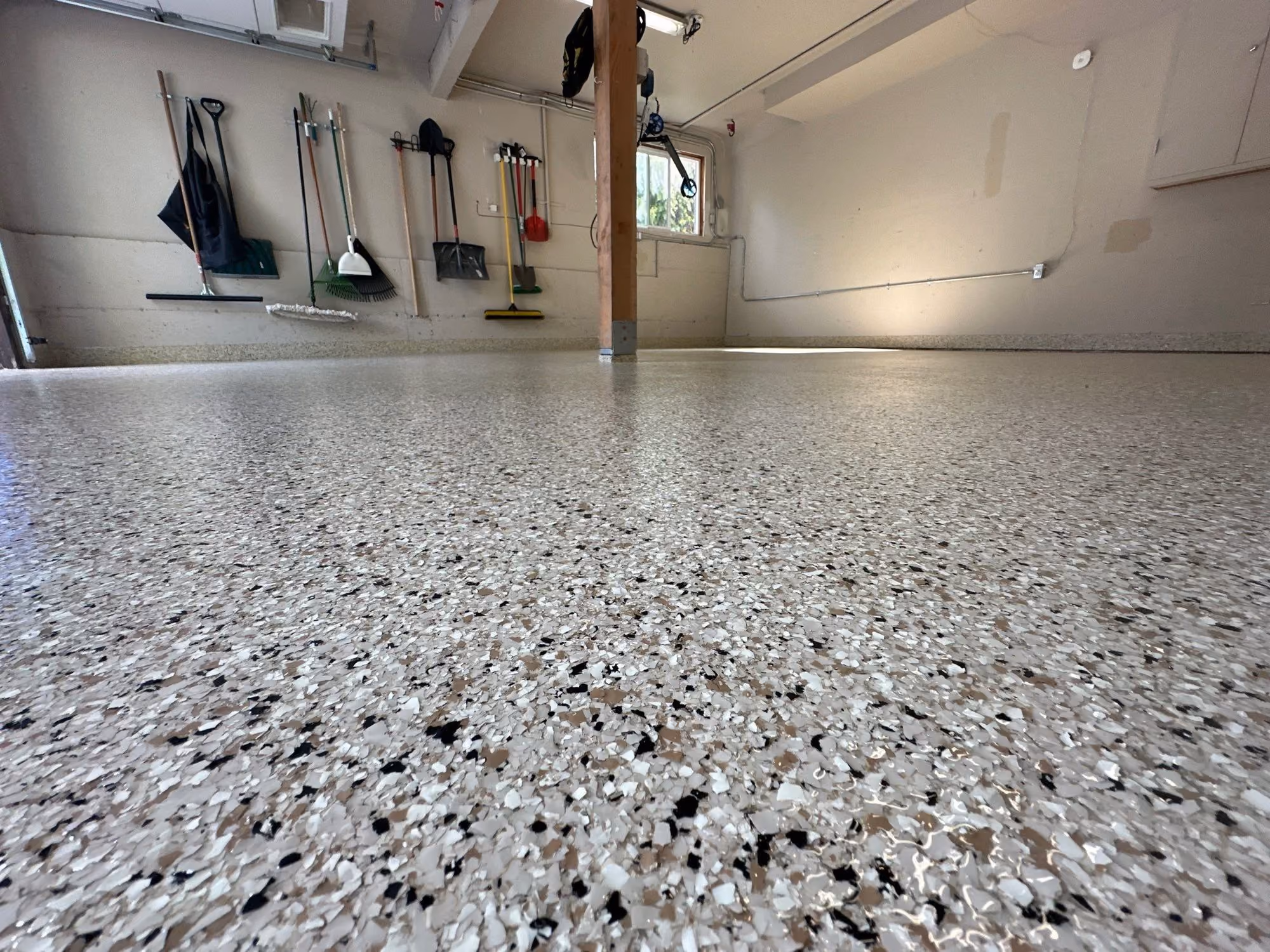 Driftwood Evolution epoxy flake floor by Cascade Concrete Coatings