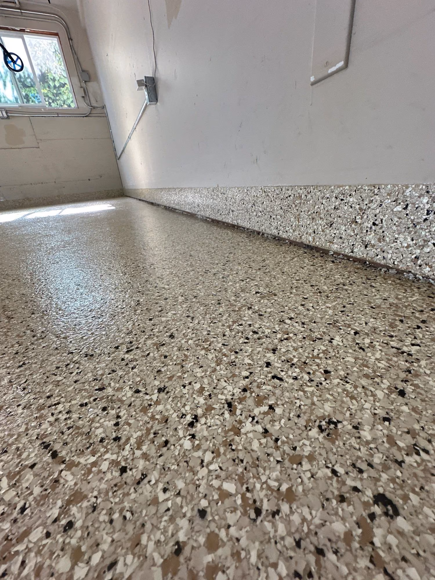 Driftwood Evolution epoxy flake floor by Cascade Concrete Coatings