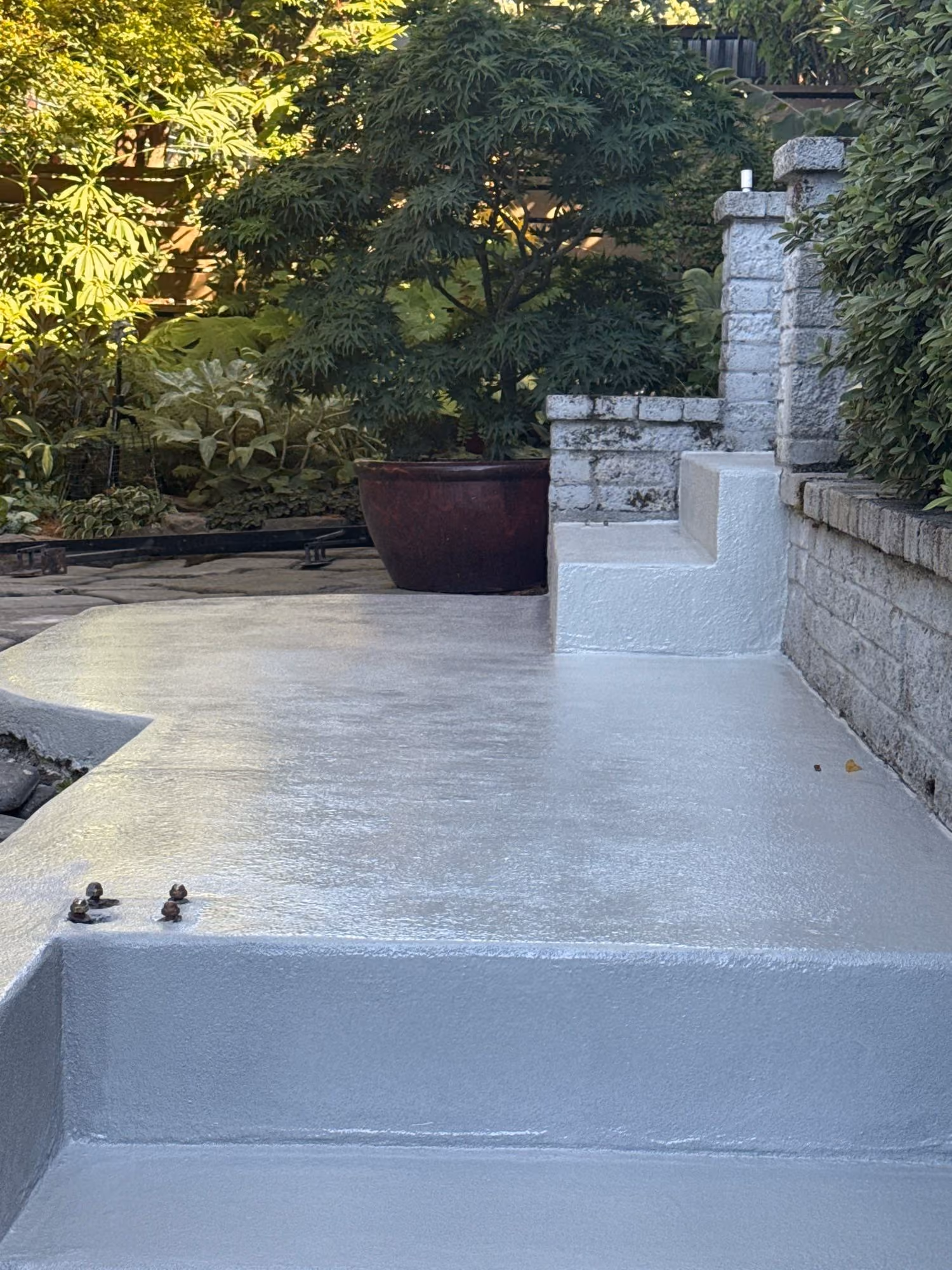 Solid Light Grey epoxy floor by Cascade Concrete Coatings