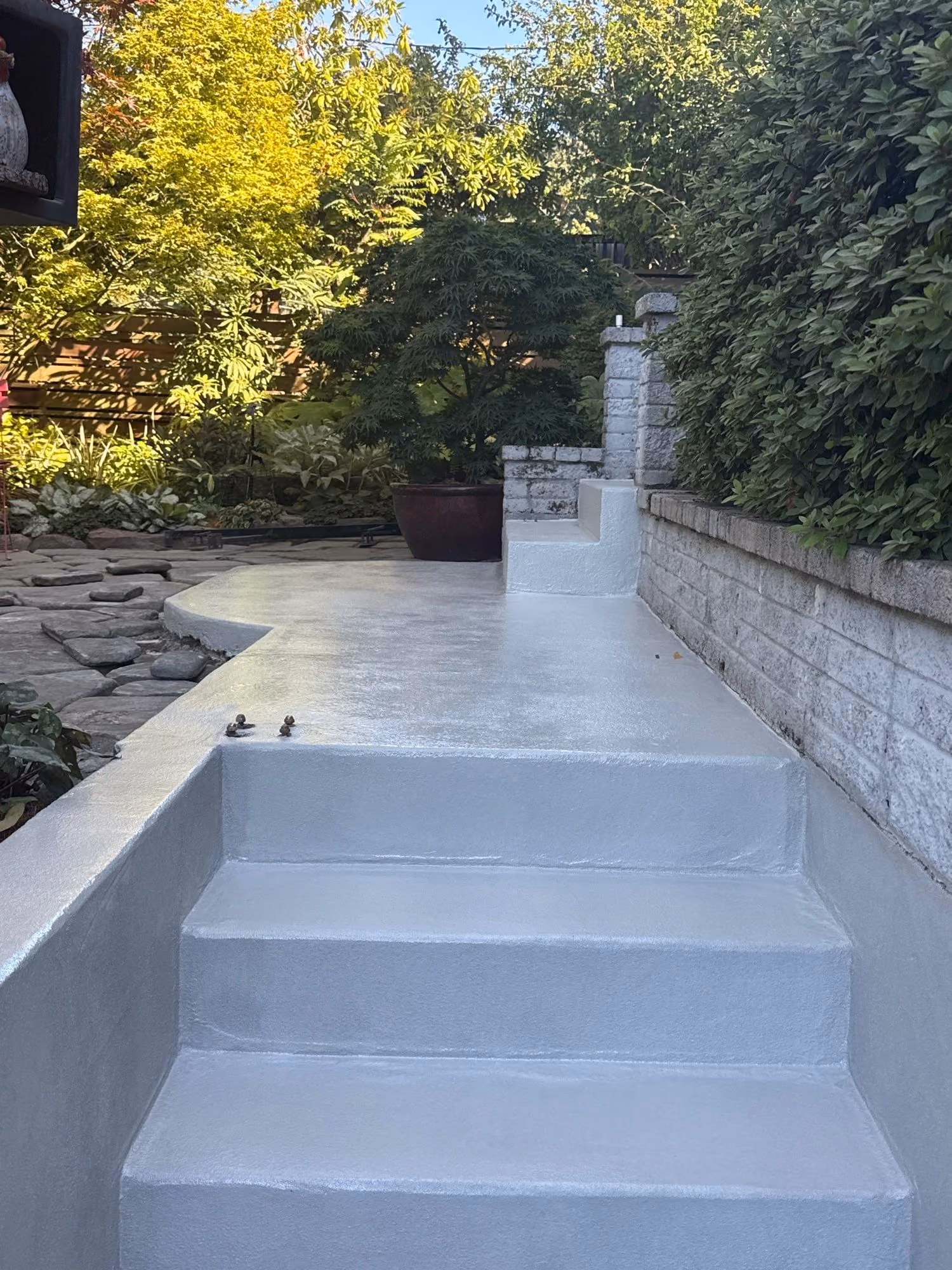 Solid Light Grey epoxy floor by Cascade Concrete Coatings