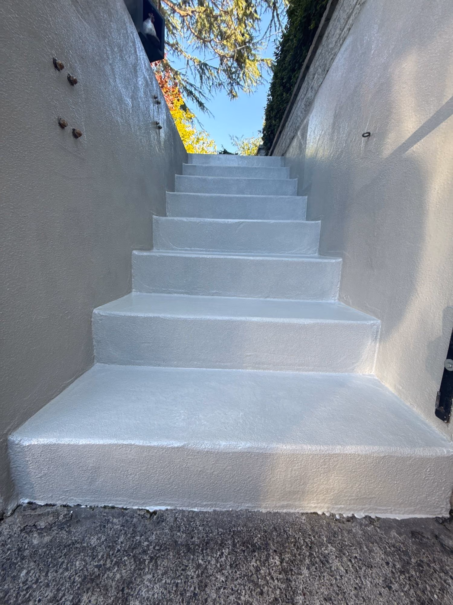 Solid Light Grey epoxy floor by Cascade Concrete Coatings