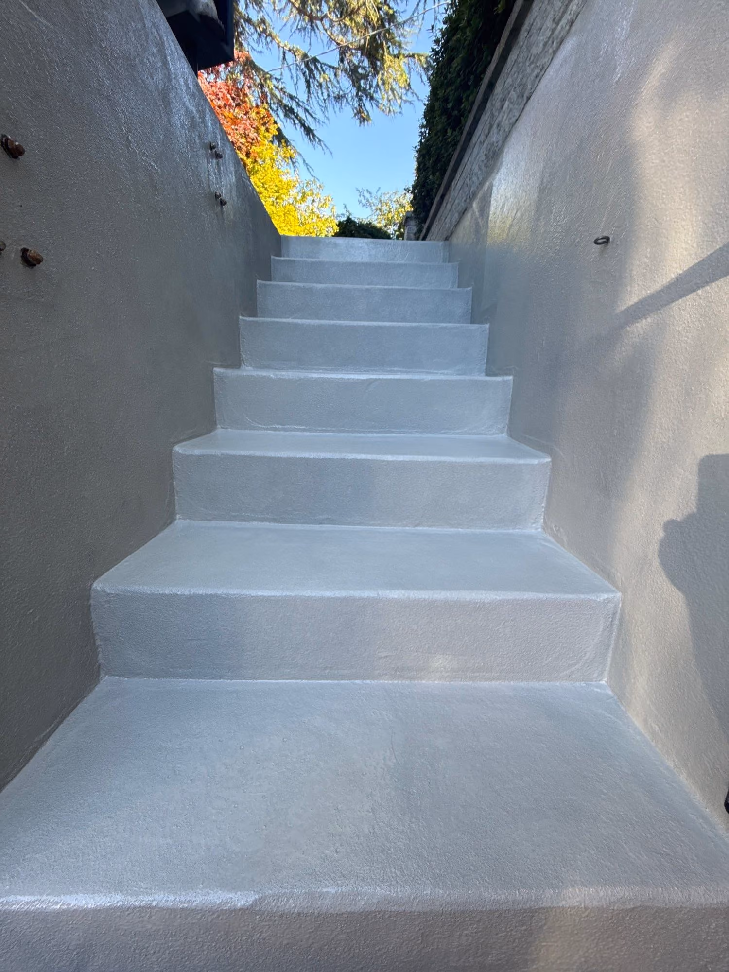 Solid Light Grey epoxy floor by Cascade Concrete Coatings
