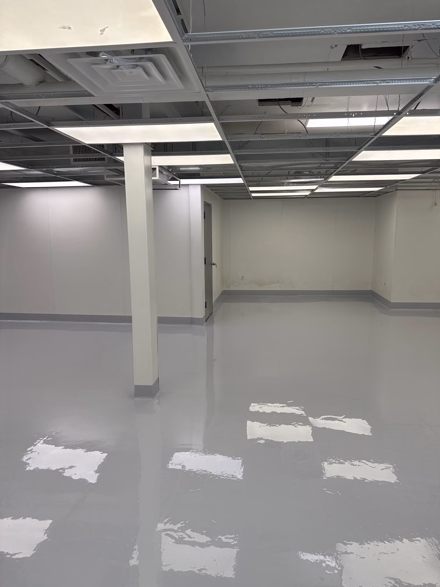 Solid Medium Grey epoxy floor by Cascade Concrete Coatings