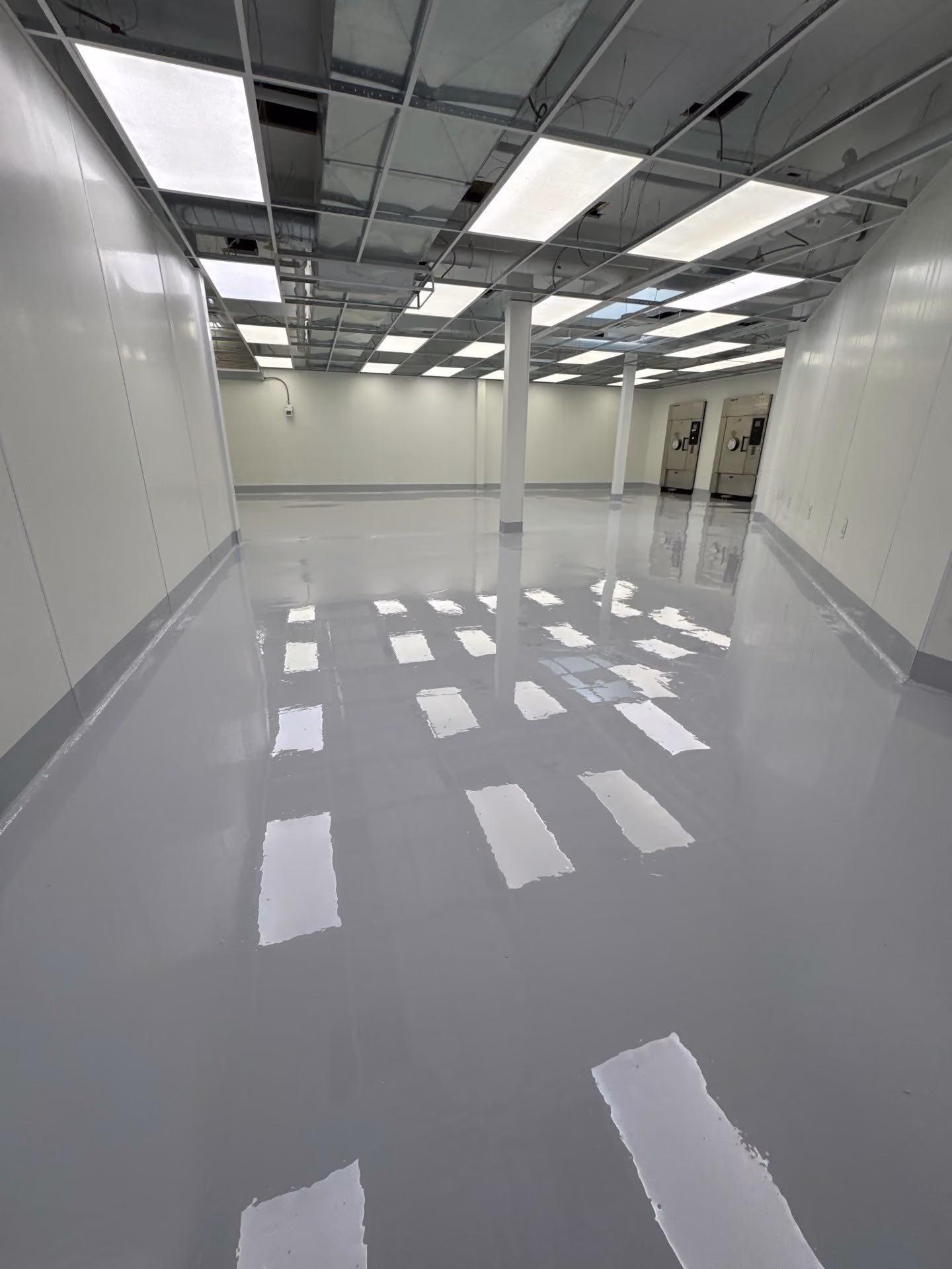 Solid Medium Grey epoxy floor by Cascade Concrete Coatings