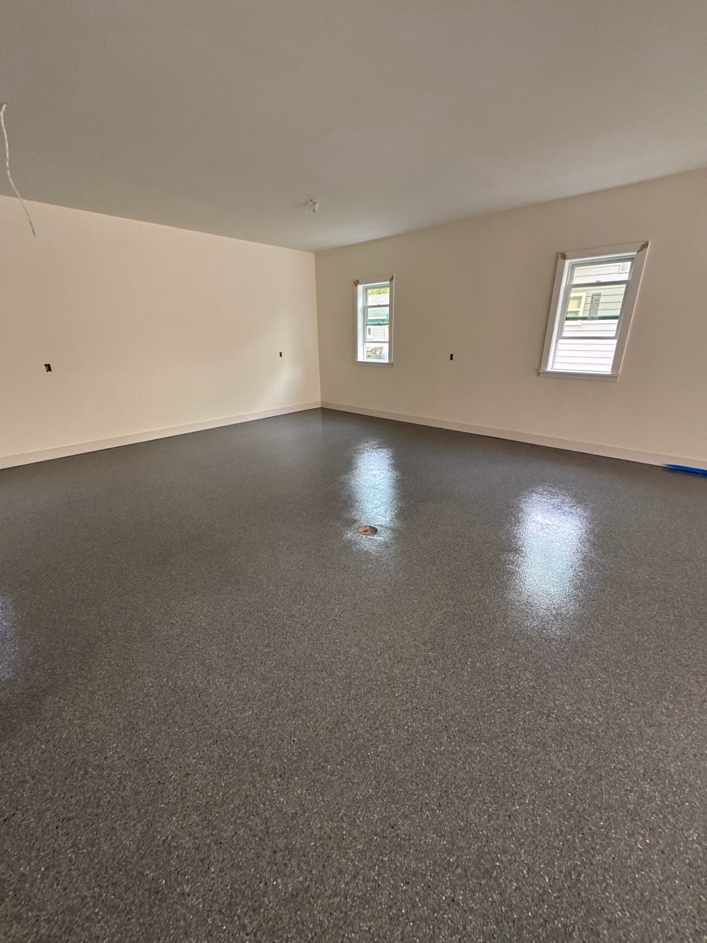 Granite Enviroflake epoxy flake floor by Cascade Concrete Coatings