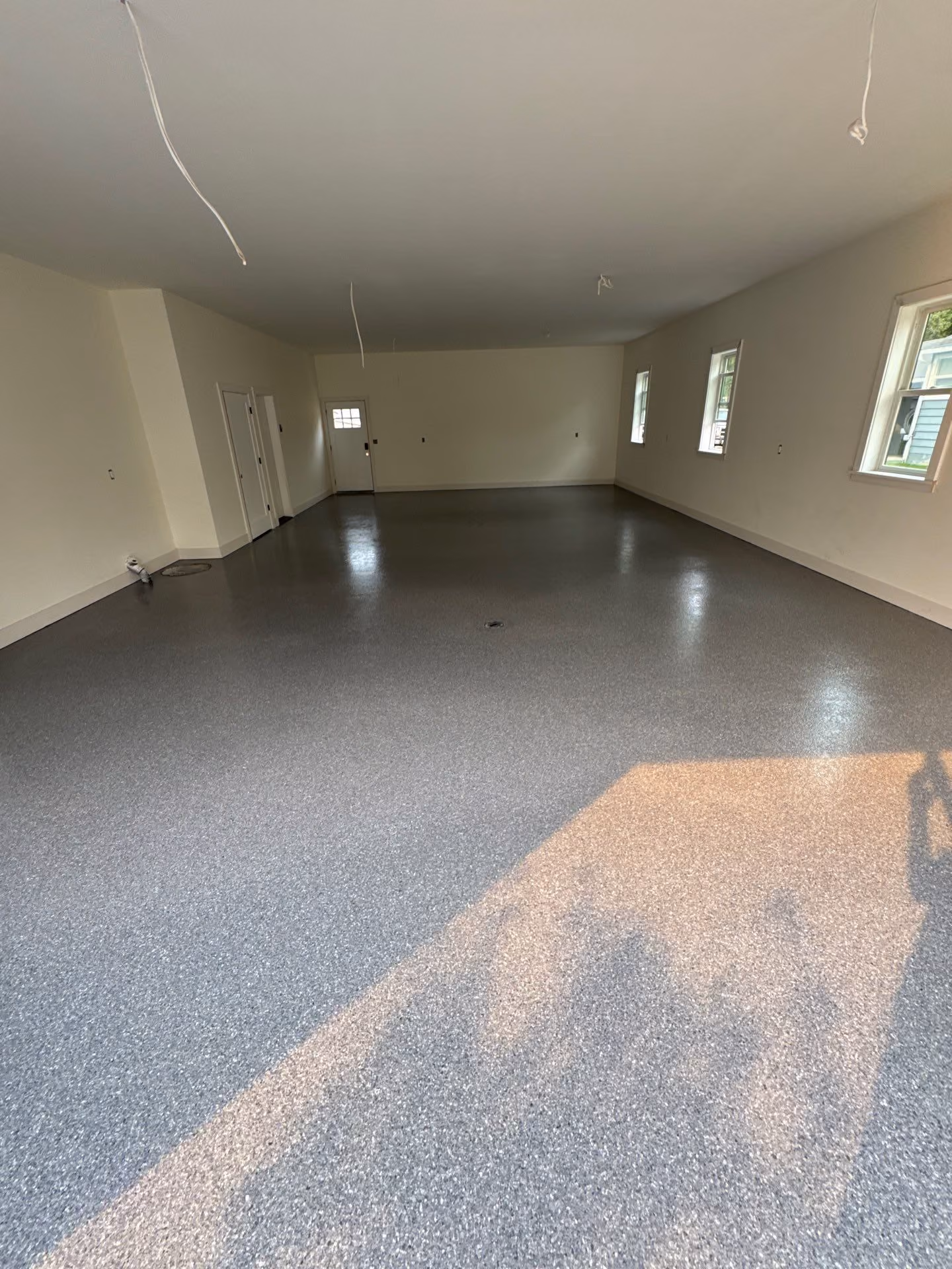 Granite Enviroflake epoxy flake floor by Cascade Concrete Coatings