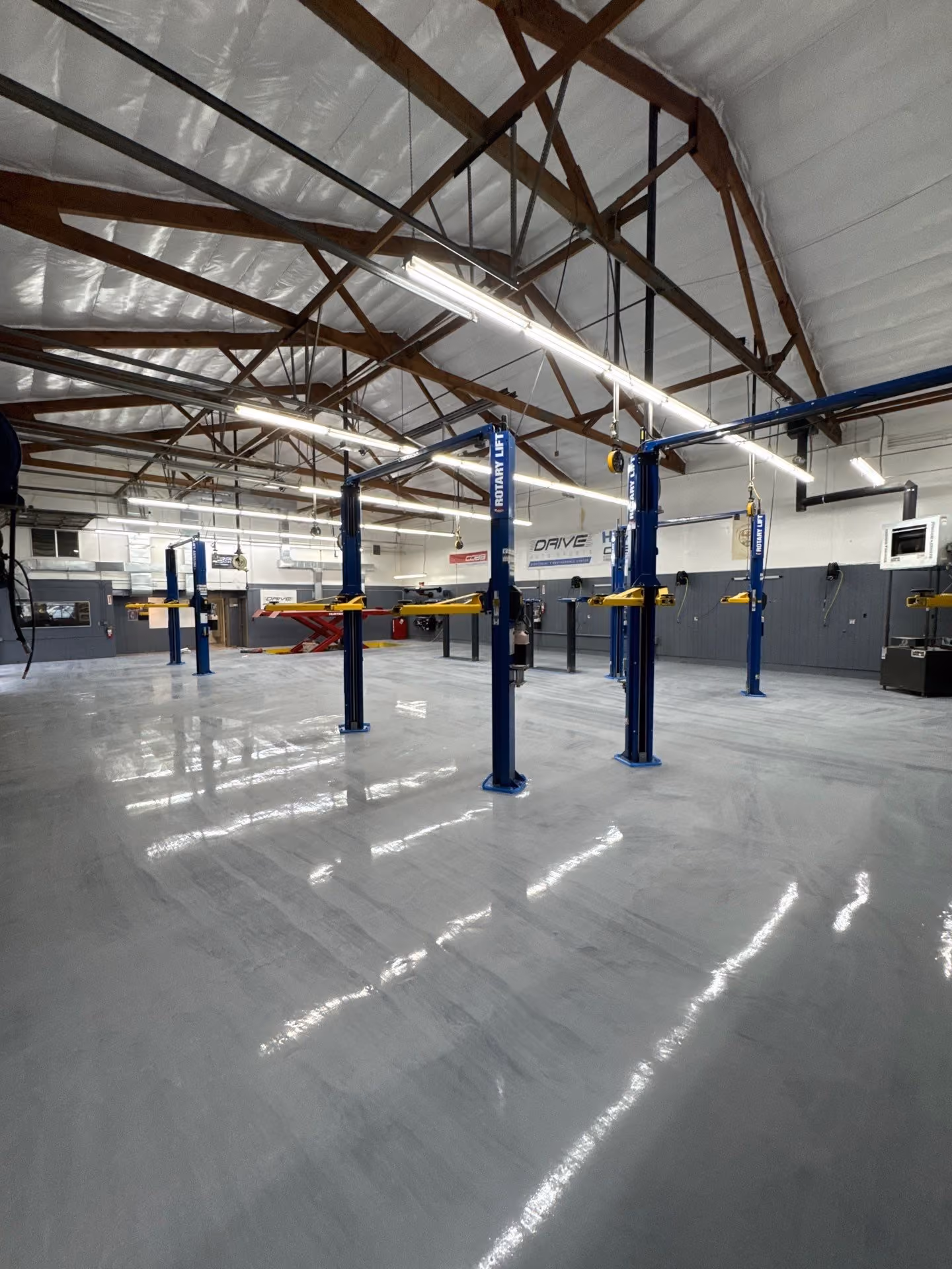 Solid Dark Grey epoxy floor by Cascade Concrete Coatings