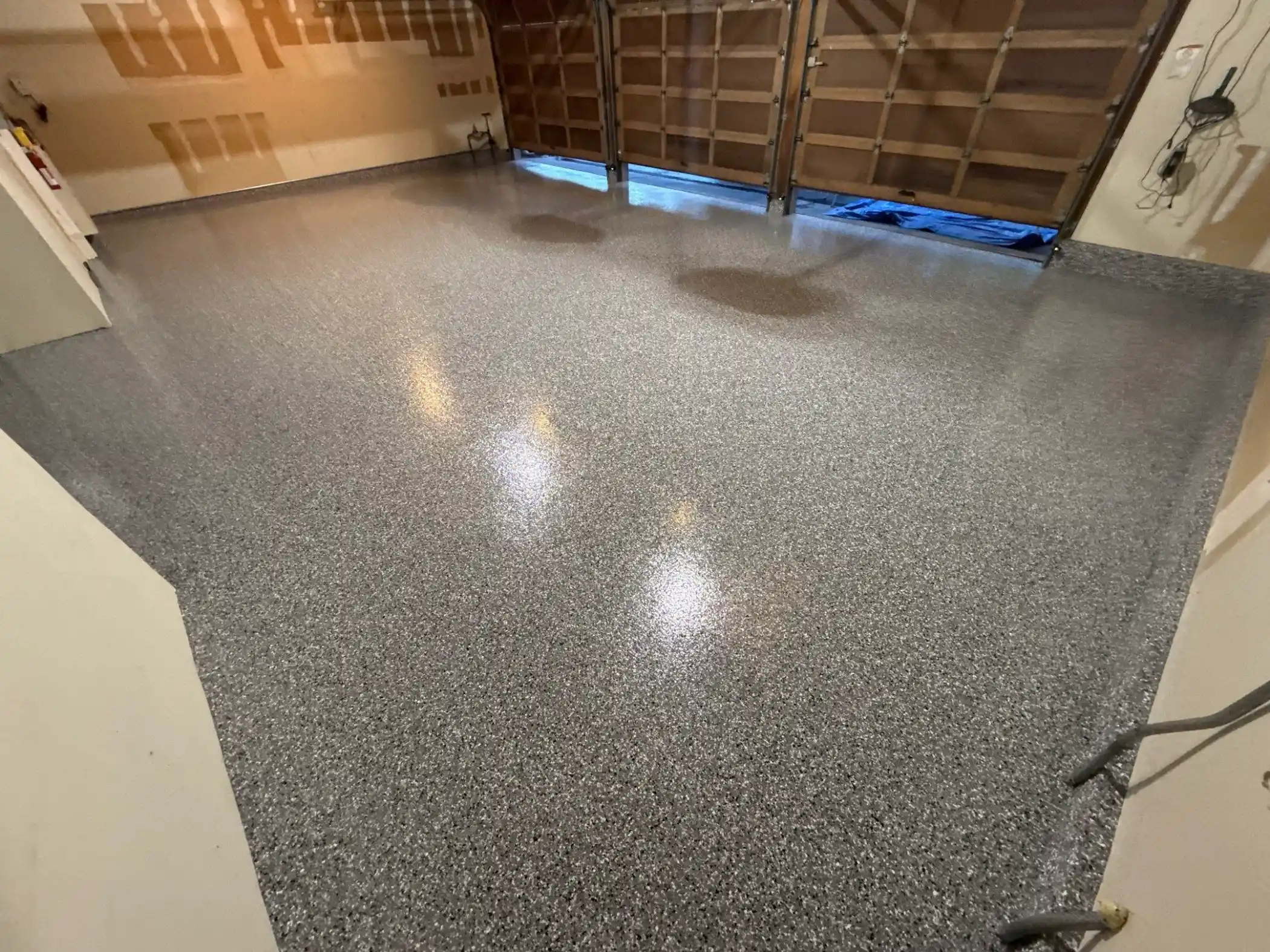 Finished Smoke flake garage floor with reflections from the overhead lights in Edmonds