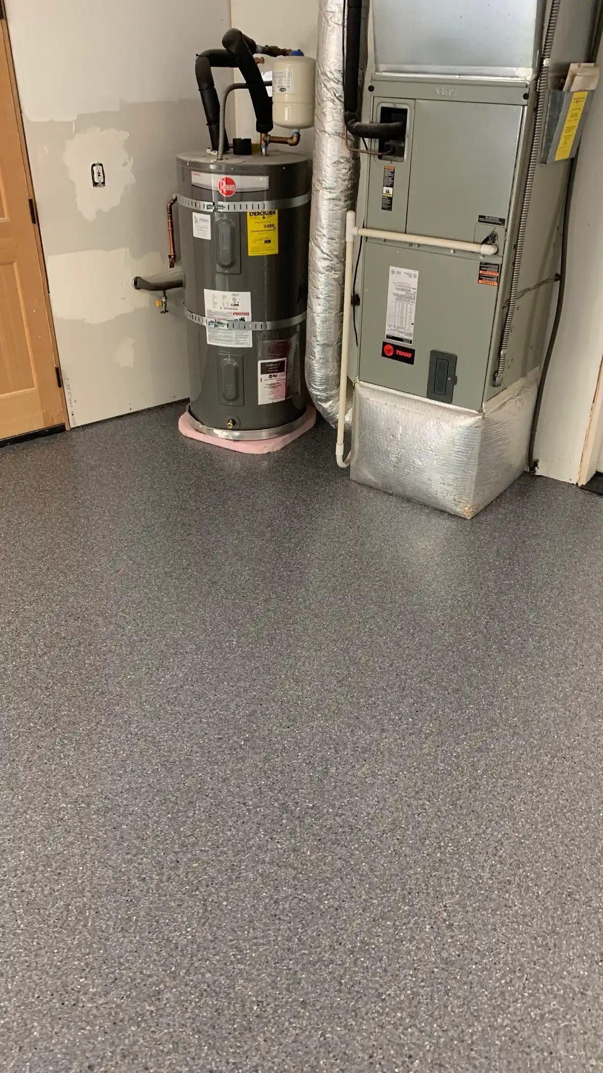 Water heater and furnace on a Lani Grey flake garage floor in Belfair
