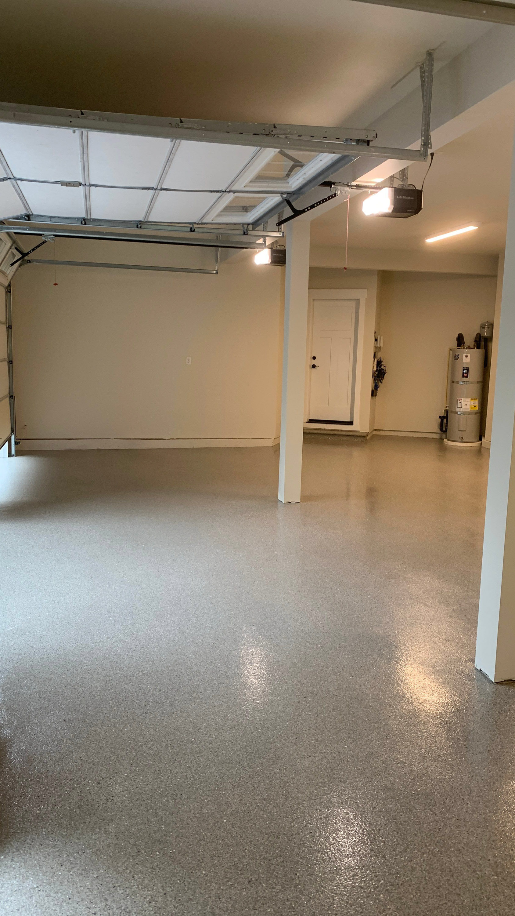Quartzite hybrid flake polyurea floor in a detached Snohomish garage with support post
