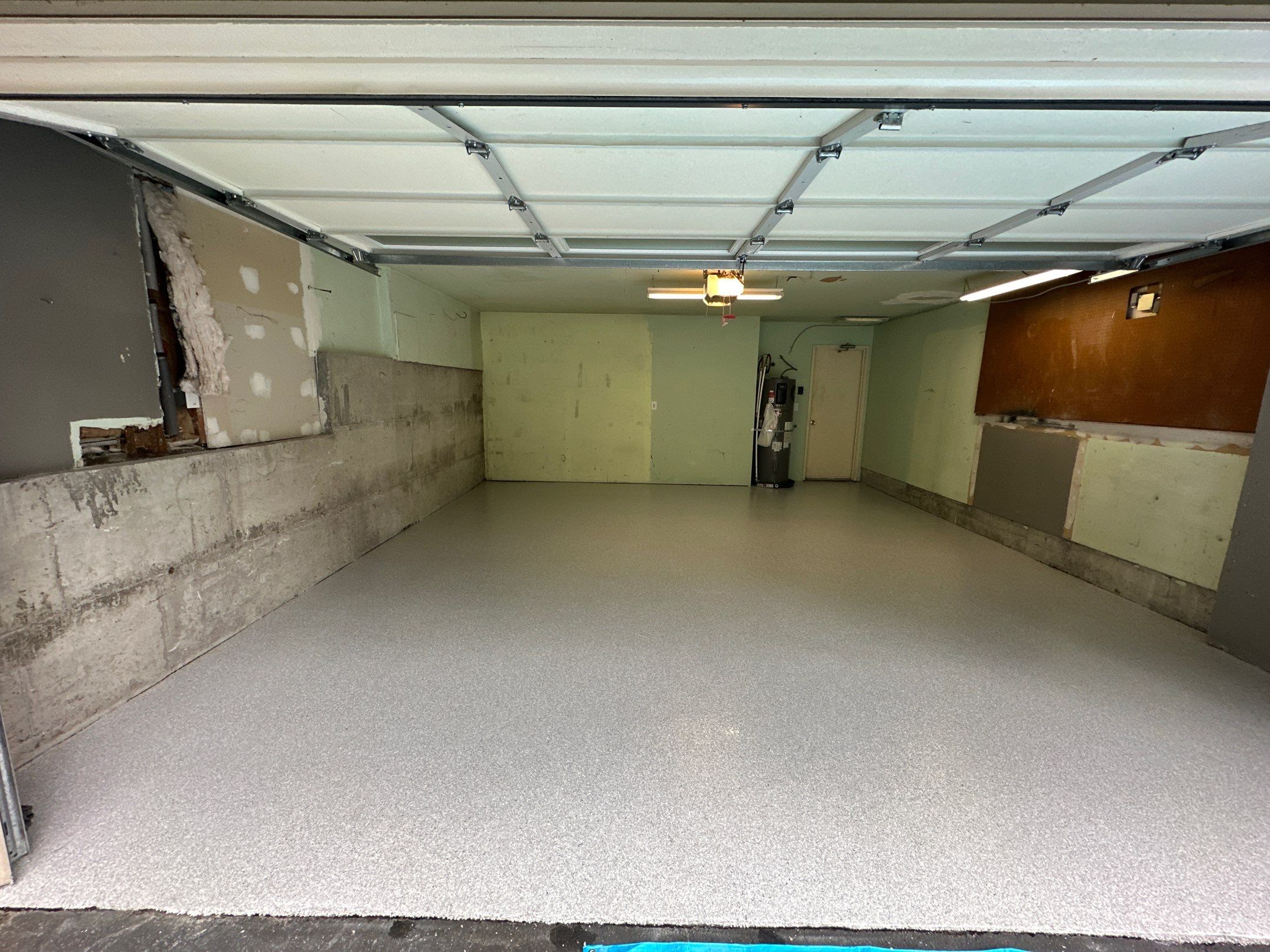 Ash Enviroflake polyurea floor in a deep single-bay Shoreline garage with concrete side walls