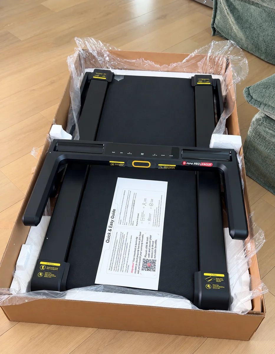 DeerRun X20 treadmill deck and handlebar in the box with quick start guide