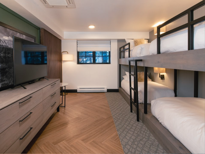 room for 4 in revelstoke