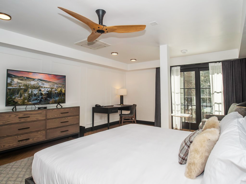 king size bed revelstoke hotel