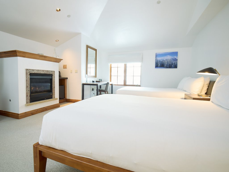 queen bed revelstoke