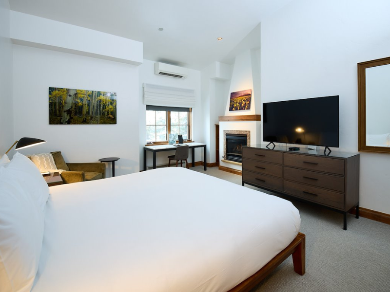 king size bedroom revelstoke