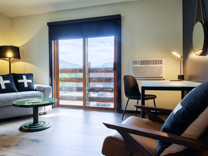 king size bedroom revelstoke