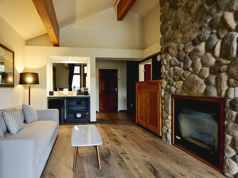 room for 8 in revelstoke hotel