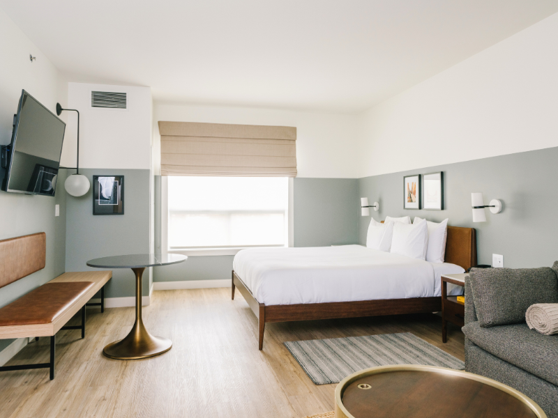 room for 8 in revelstoke hotel