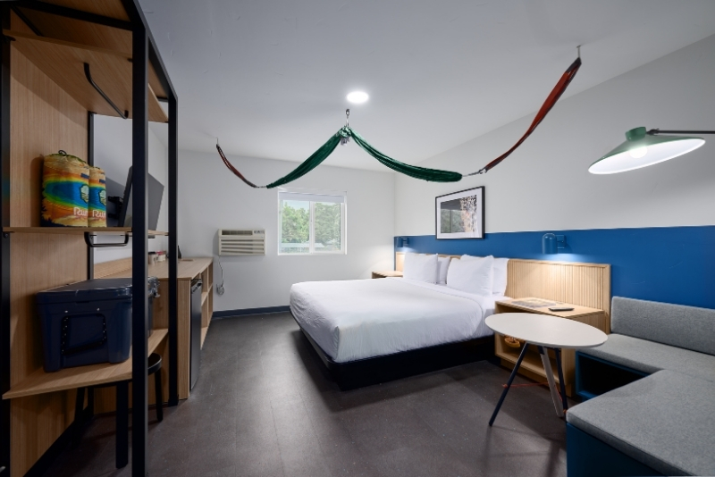 hotel room for 2 in westport by the beach